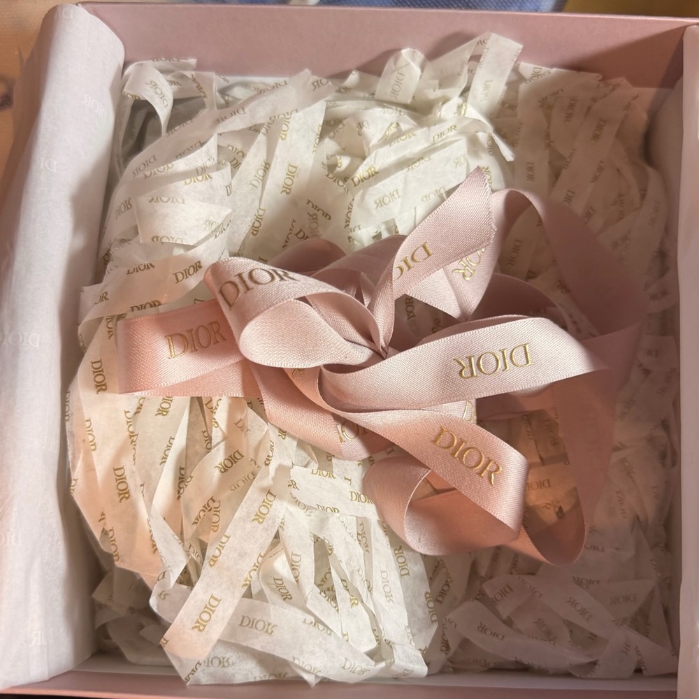 Christian Dior Floral Gift Box with Ribbon - Picture 3 of 3